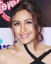 TeamSChandna على X: "📸| #SurbhiChandna pappped