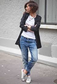 If you want to see newest short hairdos, you should check these 20+ new hairstyles for short 9. Hairstyles For Short Hair On Jeans Hairstyles Hairstylesforshorthair Jeans Short Fashion Short Hair Styles Casual Outfits