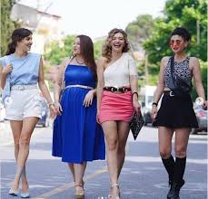 Sen çal kapımı dizisine son zamanlarda katılan yeni oyuncularla genişleyen oyuncu kadrosu merak ediliyor. Sen Cal Kapimi Dizisinde Koronavirus Panigi Yasam Haberleri