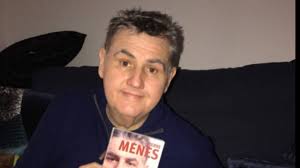 Sa compagne Mélissa, sa maman, ses médecins, son refus de crédit bancaire  et Top Chef... Pierre Ménès dit tout dans son livre !