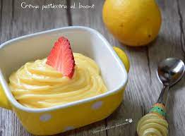 La crema al limone è una preparazione profumata e gustosa, ideale da realizzare per farcire torte o crostate alla frutta. Crema Pasticcera Al Limone Vorrei Diventare Una Brava Cuoca