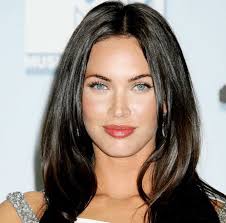 Ana de Armas caught looking in interview with Sydney Sweeney