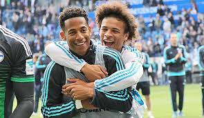 Dem fc schalke 04 droht zum rückrundenauftakt gegen werder bremen der ausfall von dennis aogo. Dennis Aogo Im Interview Robben Hatte Es Nicht Notig Sich Auf Mein Niveau Herabzulassen