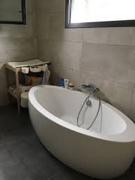 Cote Baignoire Avec Table A Langer Ikea Table A Langer Ikea Decoration Salle De Bain Table A Langer
