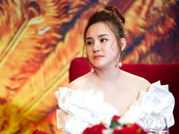 Bây giờ, vy oanh có muốn tôi lôi lại dĩ vãng của cô ra không? Vy Oanh Lá»›n Len Trong Cung Cá»±c Ä'á»ƒ Thanh Ca SÄ© Ná»•i Tiáº¿ng Baogiaothong Vn