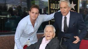 The late robert moore and douglas gillette did a thorough job of explaining the cultural origins of our archetypes, and how they've manifested in loads of human societies through the ages. Kirk Douglas Hollywood Urgestein Feiert 102 Geburtstag