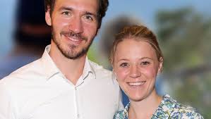 Select from premium miriam neureuther of the highest quality. Felix Miriam Neureuther Flechtfrisur Jeanshemd Tochter Matilda Ist Ganz Schon Gross Geworden Bunte De