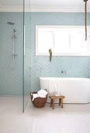 Wc Nossa Gostamos Do Chao E Do Vidro Da Banheira Relogio Mk Per Informazioni Accedi Al Nostro S Luxury Bathroom Tiles Patterned Bathroom Tiles Trendy Bathroom
