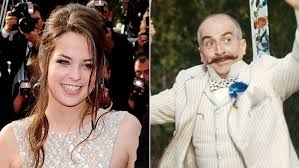 Komedie z roku 1969 o nečekaných potížích s náhle objeveným příbuzným. Hibernatus Anouchka Delon Dans Les Pas De Louis De Funes