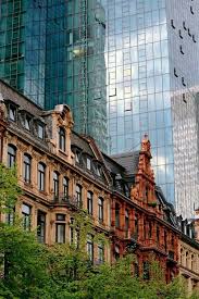 Restaurierte Grunderzeithauser In Der Kaiserstrasse Im Hintergrund Das Galileo Hochhaus Frankfurt Deutschland Reisen Reisen Deutschland