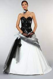 Vous disposez d'un délai de 14 jours pour renoncer à votre crédit. Robe Bustier Ivoire Et Noir Tati Fr Robe De Mariee Robe De Mariee Coloree Robe De Mariee Noire