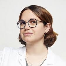 Laura Schultz's Instagram, Twitter & Facebook