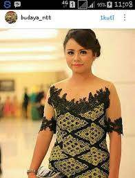 Tidak bisa dipungkiri, keberadaan kain tradisional oleh sebagian pihak sering dinomorduakan. Model Baju Tenun Kombinasi Brokat Baju Pesta Dan Kondangan Modern