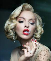 Stilvolle Dame Mit Vintage Frisur Und Schonem Make Up Vintage Frisuren Vintage Kurzhaar 50er Jahre Frisur