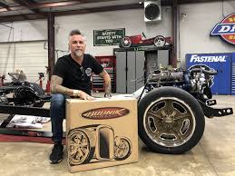 The gas monkey garage is the location for the automotive show fast n loud. it's owned by automotive businessman richard rawlings who runs the garage with a crew of mechanics. Richard Rawlings Vermogen Mit Gas Monkey Garage 2021