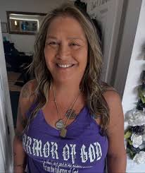 🌺 Aunty accidentally dyed her hair black. It was harsh and made her skin  look washed out. We needed to soften her. I removed all the black dye from  her hair using