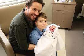 He has a brother named orçun, and a sister named aylin. Aydin Kurtoglu Ikinci Kez Baba Oldu