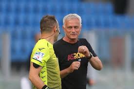 José mário dos santos mourinho félix, goih is a portuguese professional football manager and former player who is the current head coach of serie a club . Alleingang Jose Mourinho Verliert Seinen Engsten Vertrauten Fussball Nachrichten De