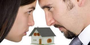 Bei einer scheidung mit haus wird oft erbittert darum gestritten, wer im haus wohnen bleiben darf. Scheidung Rosenkrieg Ums Haus Wer Zahlt Wer Auszieht