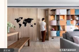 世界地圖造型的鐵板圖上黑板漆 讓單調的木皮牆面有了重點 home decor home decor