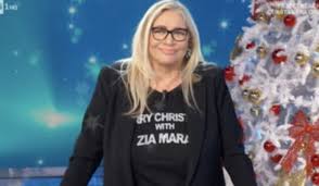 Profilo ufficialmente fake, amori della ziaaaaa. Marry Christmas With Zia La Maglia Della Venier A Domenica In