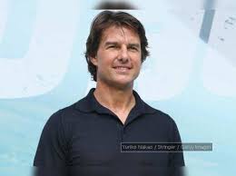Best coconut cake in the world : Tom Cruise Tom Cruise Sends Kirsten Dunst Cake Every Christmas English Movie News Times Of India