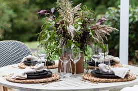 Creating an artful table is one of my favorite things about cooking and entertaining, but what i really love is the simplicity in most of what i own. Table Setting With Black Dishes For Fall Zevy Joy