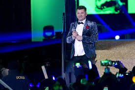 Tygodnik wprost ujawnił, ile zarabia jeden z najpopularniejszych muzyków w naszym kraju. Zenek Martyniuk Limits Concerts And Throws Alcohol What Happened