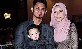 Hairul azreen bin idris (lahir 23 april 1988) merupakan seorang pelakon dan model lelaki malaysia. Hairul Azreen Jawab Dakwaan Tumpang Kesenangan Hanis Dan Yusuf Iluminasi