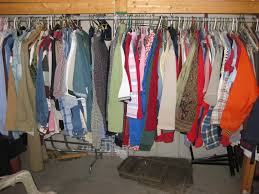 Having trouble figuring out how to hang clothes at a garage sale? Wfmw How To Have An Easy But Wildly Successful Garage Sale Marythekaytheblog