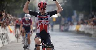 Select from premium lotte kopecky of the highest quality. Lotte Kopecky Schiet Eindelijk Raak In Giro Rosa Roze Trui Van Vleuten Komt Ten Val Wielrennen Hln Be