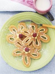 Recette Fleurs De Crepes 750g Recipe Flower Shaped Food Pancakes Food Art For Kids