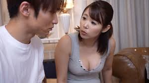 動画］【杉岡恵美子】挑発的な格好で掃除をする母親に理性が崩壊する息子！熟成した色香が背徳関係へと誘う禁断の母子相姦 | エッチな写真