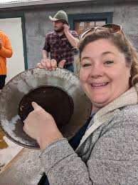 Are there any custom dress designers in Kentucky?