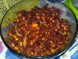 Apabila sudah pecah minyak dan sedikit kering, masukkan ikan bilis dan kentang goreng. Sambal Kering Ikan Bilis Dan Kacang Sambal Ikan Bilis Sambal Food Chili