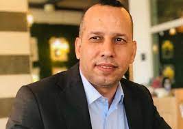 والفعل هو ليس العامل الوحيد الذي يعمل في المفعول لأجله، وإن كان هو العامل الأصلي الأكثر استعمالًا، فأحيانًا تعمل أشباه الأفعال في المفعول لأجله، وتلك التي تعمل فيه هي المصدر العامل، مثل. Ù…Ù‚ØªÙ„ Ø§Ù„Ø¨Ø§Ø­Ø« Ù‡Ø´Ø§Ù… Ø§Ù„Ù‡Ø§Ø´Ù…ÙŠ ÙŠØ¬Ø¯Ø¯ Ù…Ø®Ø§ÙˆÙ Ø§ØºØªÙŠØ§Ù„ Ø§Ù„Ø£ÙƒØ§Ø¯ÙŠÙ…ÙŠÙŠÙ† ÙÙŠ Ø§Ù„Ø¹Ø±Ø§Ù‚ Al Fanar Media