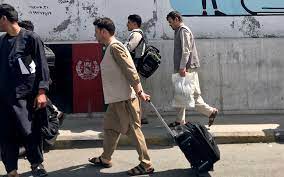 Évidemment, nous sommes, en plus de l'aspect militaire de la guerre, dans une guerre informationnelle.le but est de communiquer le plus et le mieux, à l'égard des forces occidentales qui ont des troupes qui quittent l'afghanistan. Afghanistan Soldats Deployes Ambassade Deplacee La France S Active Pour Proteger Ses Ressortissants Le Parisien