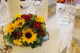 Elegante Tischdekoration Mit Sonnenblumen Sonnenblumen Hochzeit Tischdekoration Hochzeit Sonnenblume Tischdekoration