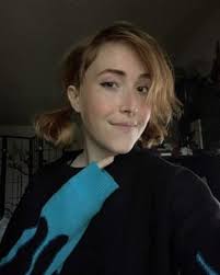 Hi I'm Vee Lee, I am Gender Fluid 🌊 A overhaul of how different I can look  depending