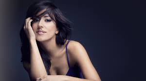 Portuguese vocalist ana moura, whose soulful and riveting interpretation of her land's captivating fado style has made her a star in europe. Ana Moura Songtexte Lyrics Ubersetzungen