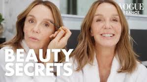 Philippine Leroy-Beaulieu (Emily in Paris) nous dévoile sa routine beauté  parisienne