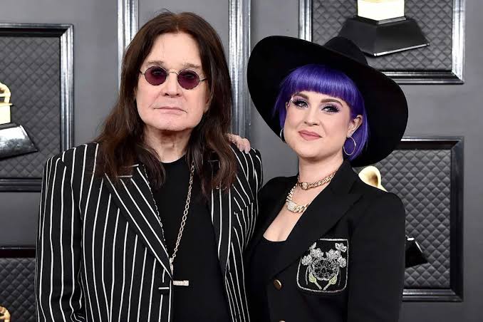 Kelly Osbourne calls out people who claim to be talking to late dad Ozzy  from beyond the grave: 'Severely inappropriate'