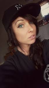 Leigh Akers's Instagram, Twitter & Facebook