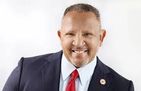 Beth Brisbin's Instagram, Twitter & Facebook