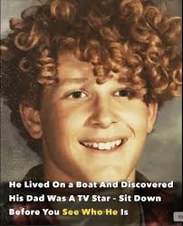 He was a beloved teen star who once appeared in hit shows alongside major  Hollywood names. 🤩 But one unexpected photo from years ago completely  changed the direction of his life. Raised
