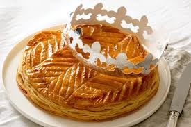 Fêtée par les chrétiens, l'epiphanie est en réalité l'épiphanie célèbre la venue au monde du christ (enfanté par la vierge marie) et sa. Epiphanie 2020 Date De L Epiphanie Et Son Origine Les Dates Les Dates Com