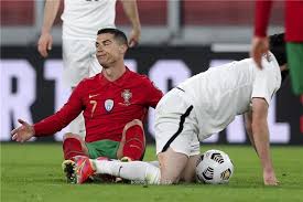 كريستيانو كريستيانو رونالدو دوس سانتوس. ÙƒØ±ÙŠØ³ØªÙŠØ§Ù†Ùˆ Ø±ÙˆÙ†Ø§Ù„Ø¯Ùˆ Ø£Ø³Ø¯ Ø¬Ø§Ø¦Ø¹ Ù„Ù„ÙØ±Ø§Ø¦Ø³ Ø§Ù„Ø£ÙˆØ±ÙˆØ¨ÙŠØ©