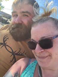 So does anyone want to meet up at edc and just vibe out?🙌🏽💯