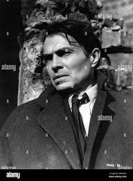 JAMES MASON as Johnny McQueen in ODD MAN OUT 1947 director CAROL REED novel  F.L. Green screenplay F.L. Green and R.C. Sherriff Two Cities Films