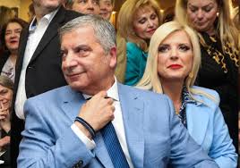 Ζορμπά, η οποία πραγματοποιήθηκε στα γραφεία της περιφέρειας, συμμετείχε και ο προϊστάμενος της διαχειριστικής. Rvdlo2brsdvb M
